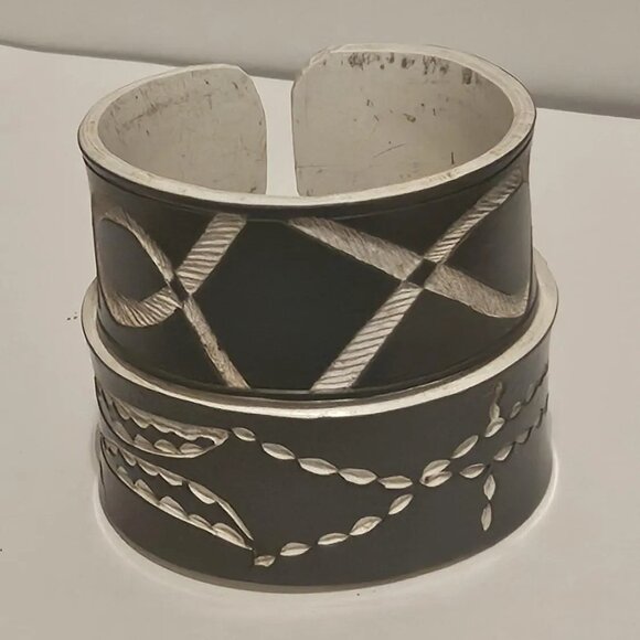 2 Chunky Plastic Bracelets - Picture 4 of 9